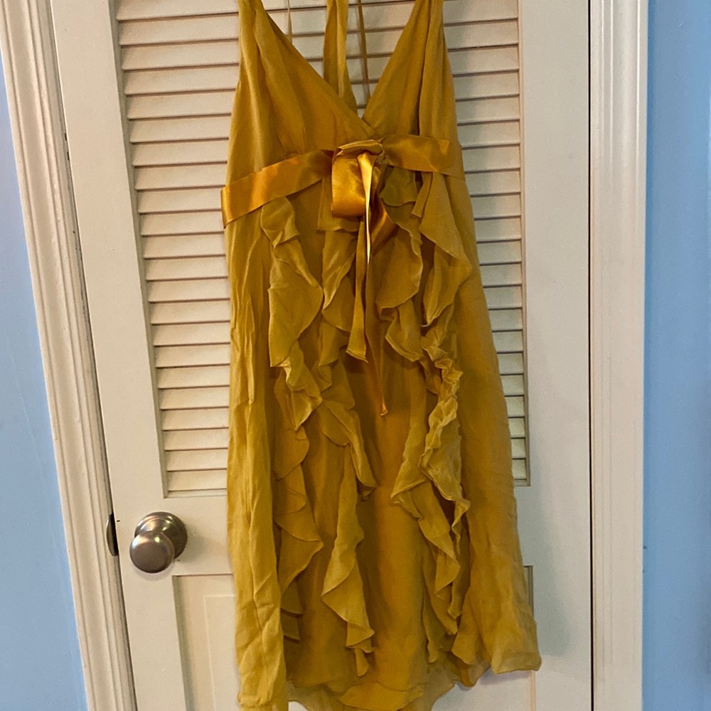 BCBG maxazria mustard color dress size 6